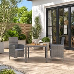 Create Your Perfect Outdoor Space with This Dining Set