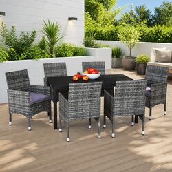 Make the Most of Your Outdoor Space with This Dining Set
