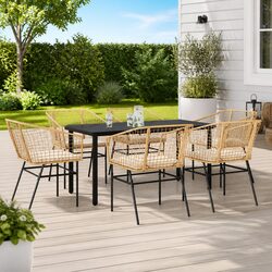 Friendly Outdoor Dining Set for Your Family Gatherings