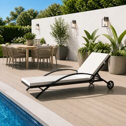 Your Outdoor Companion: Sun Lounger with Wheels