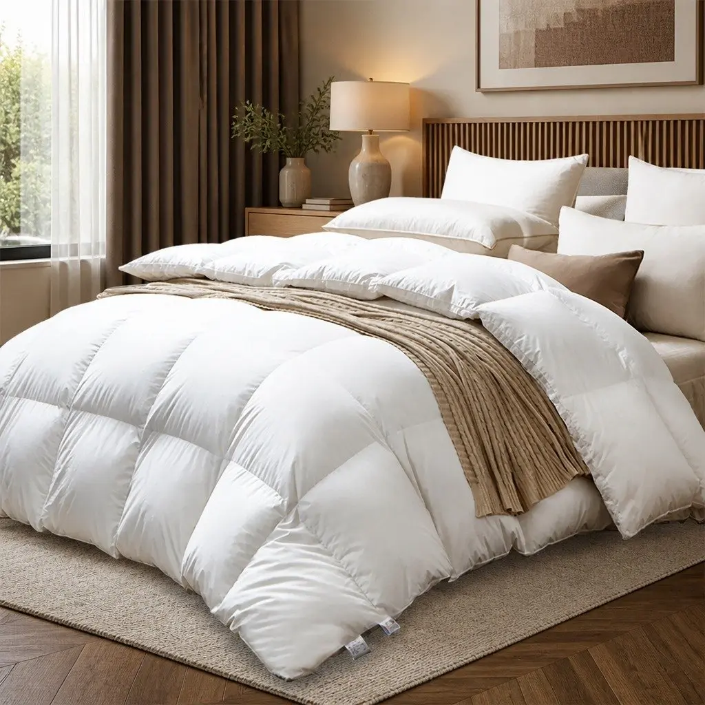 Goose Down Feather Quilt Lightweight 700GSM Queen Size All Season Warm Bedding
