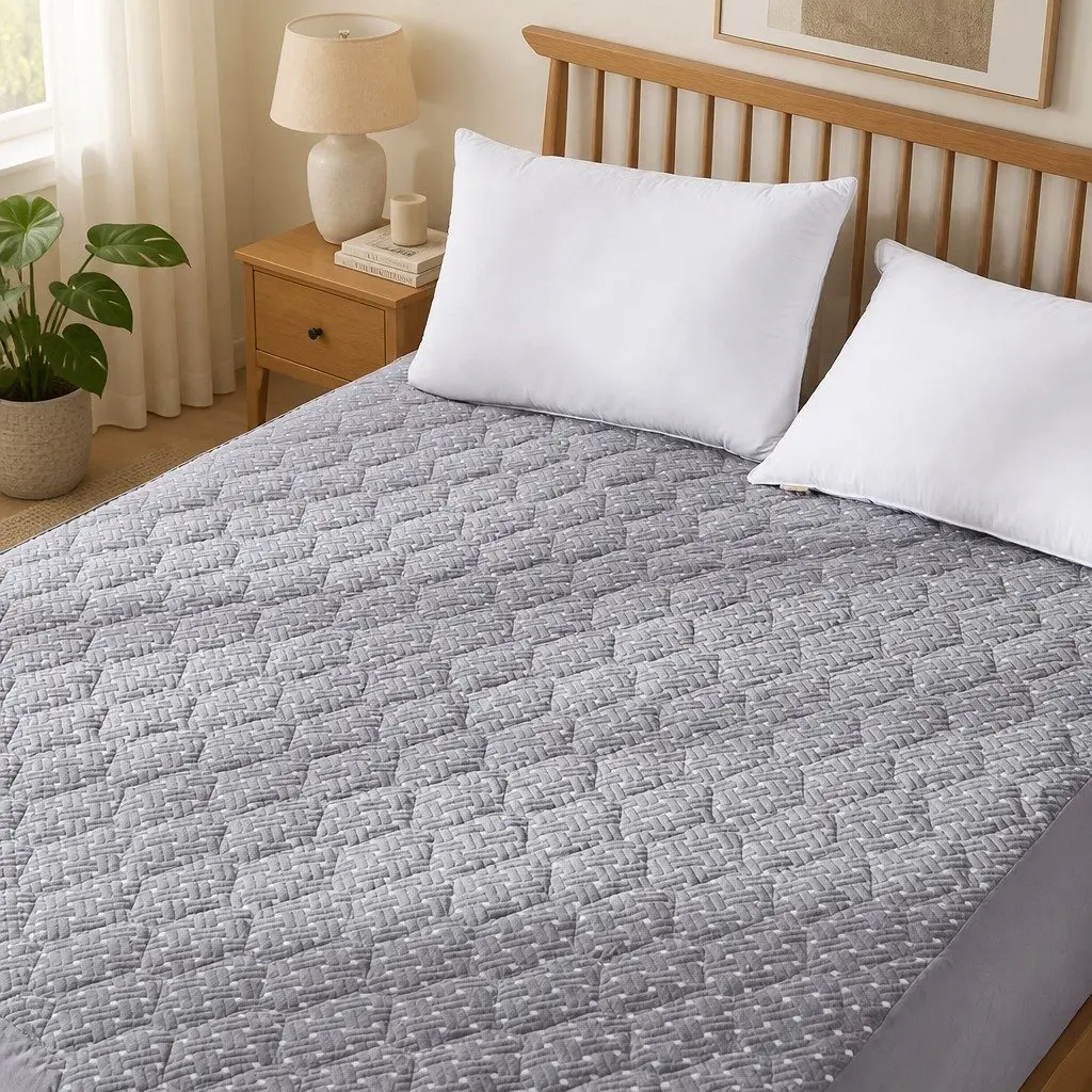 Mattress Protector Fitted Waterproof Bamboo Charcoal Queen Size Anti-Bacterial and Moisture-Wicking